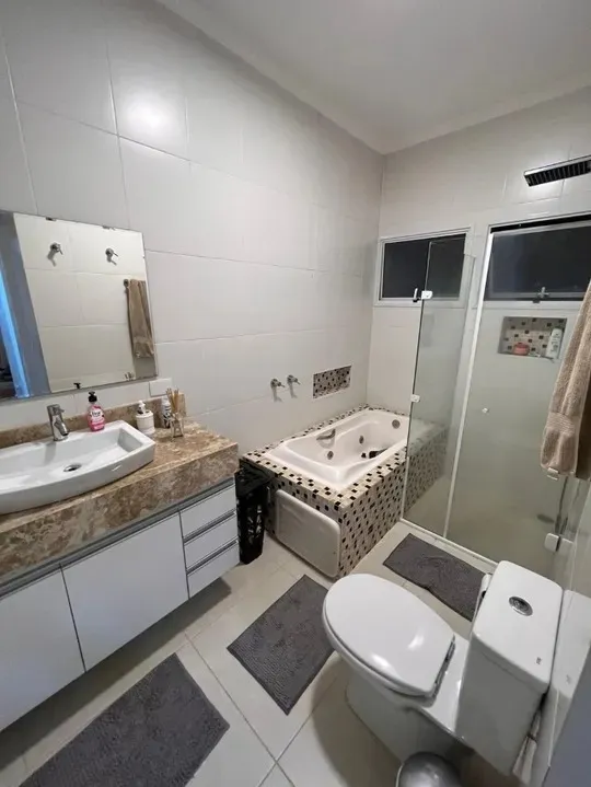 Imagem Casa de Alto Padrão no Condomínio Valville - 3 Suítes, Vista Panorâmica e Lazer Completo!