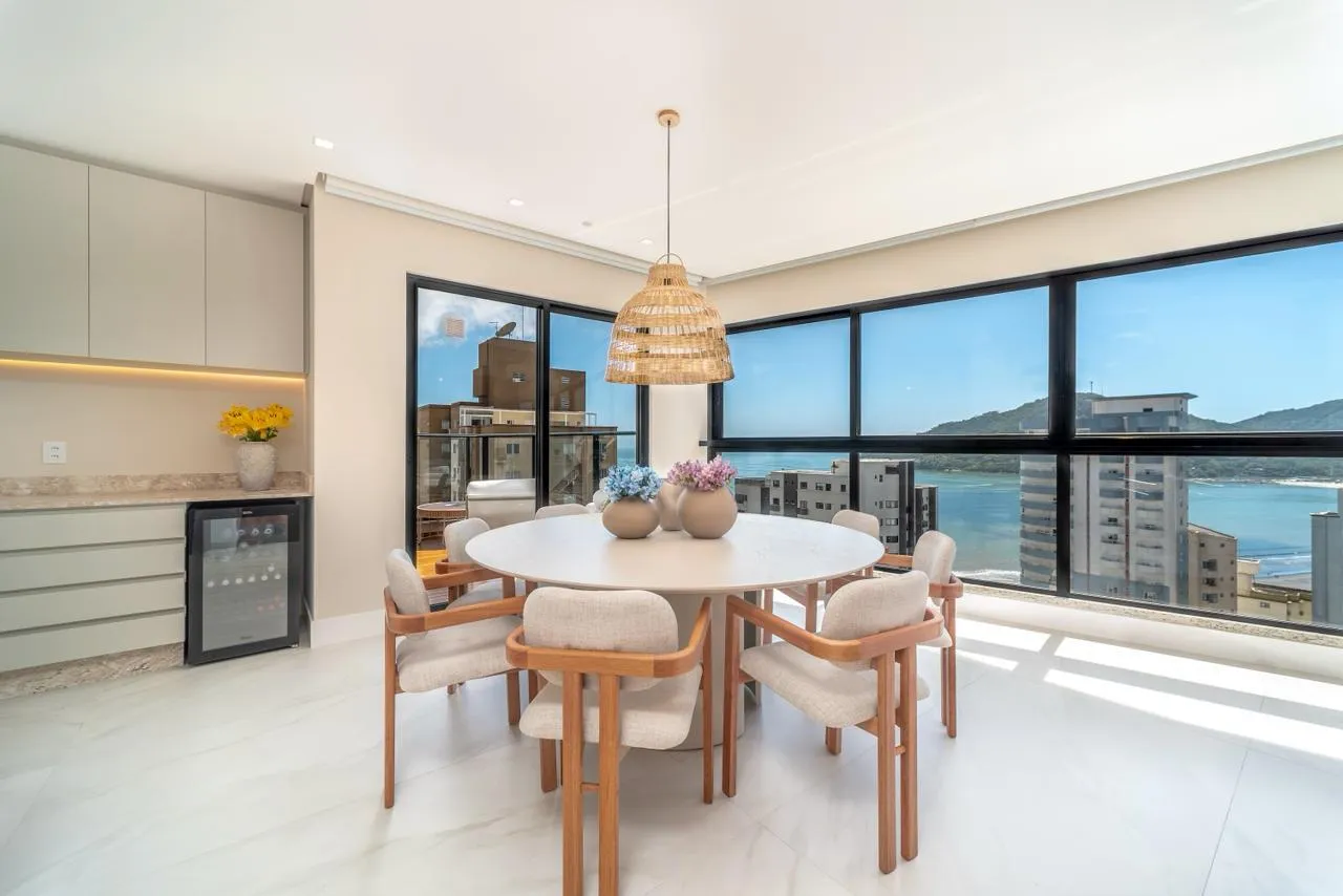 Imagem Apartamento com vista para o mar à venda com 193m2 por R$ 6.500.000,00