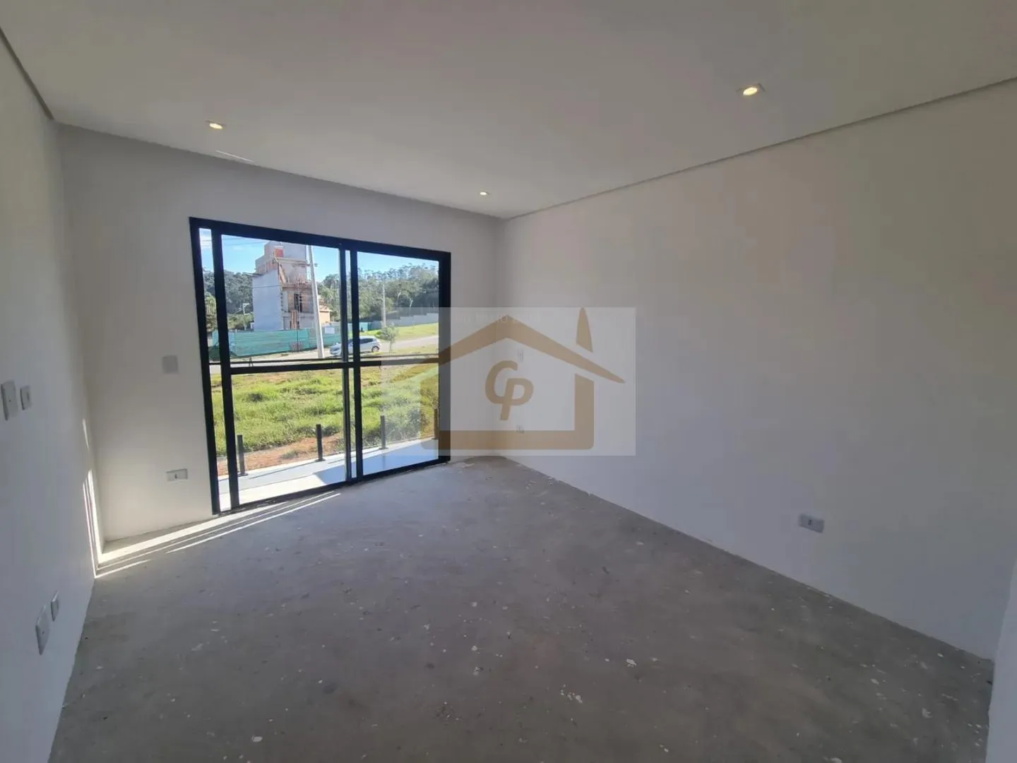 Imagem Casa com 3 quartos (um suíte), 3 vagas. Novidade na Granja Viana!