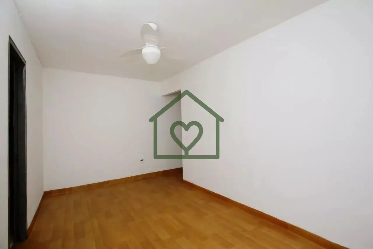 Imagem Ótima opção de apartamento JK no bairro Humaitá, localizado no térreo, com posição solar lest...