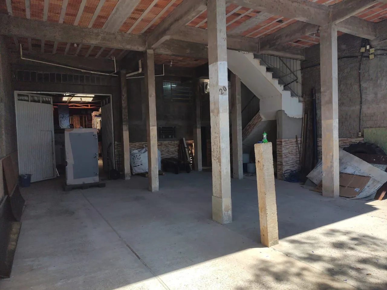 Imagem Vende Casa Comercial com deposito na parte de baixo, 289,80m²residência em cima.
