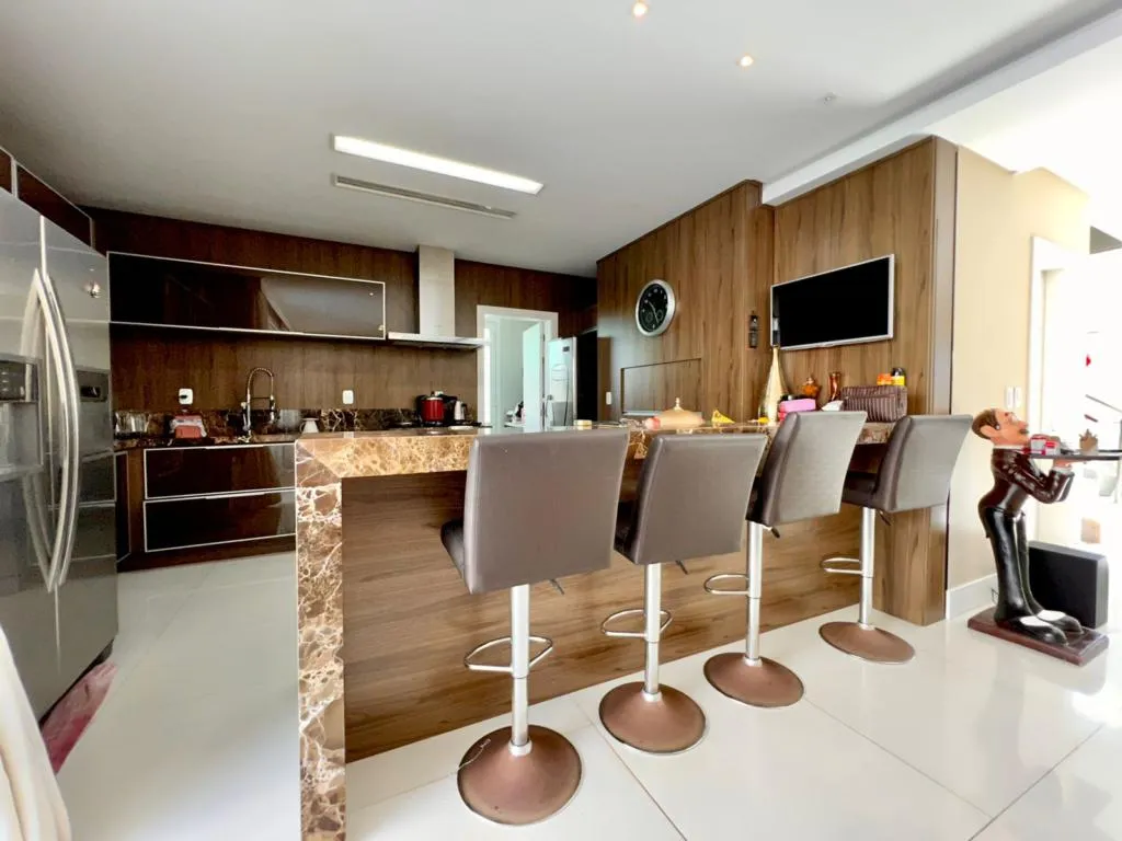 Imagem Casa em Condominio 6 Dormitórios - Bairro --