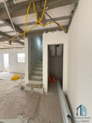 Imagem Sobrado 03 quartos sendo uma suíte, terraço, no Capão da Imbuia em Curitiba PR