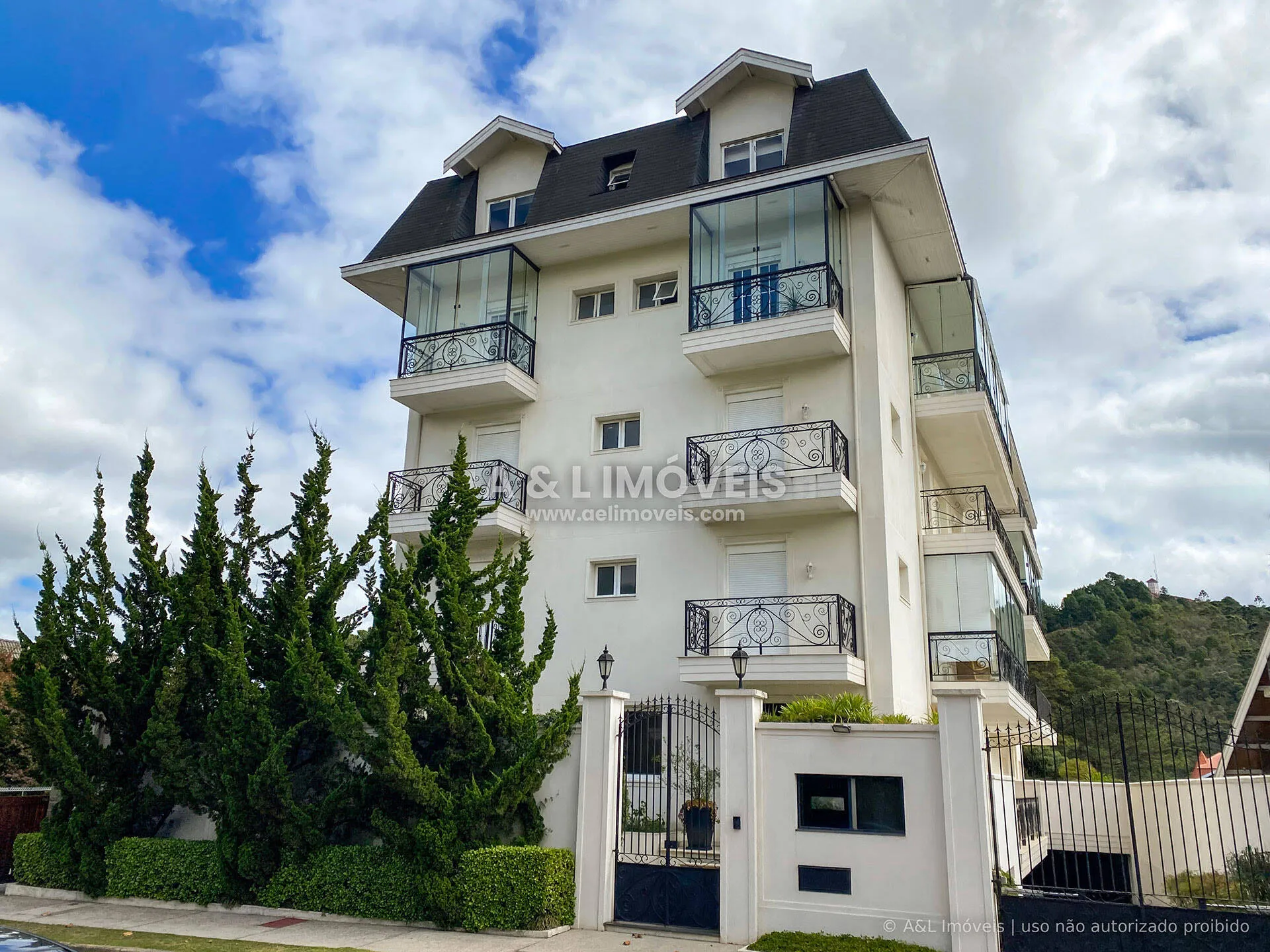Imagem SAIU DE VENDA | Apartamento Capivari | 176 m², 3 Suítes, Mobília Inclusa