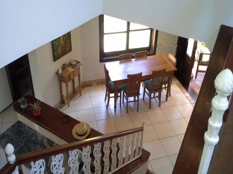 Imagem Casa de Luxo em Condomínio de Prestígio em Valinhos-SP: 4 suítes, uma independente, 3 salas, escritório, 6 banheiros, 4 vagas, 400m², em meio ao verde