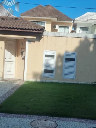Imagem Casa de alto padrão em condomínio na Barra da Tijuca, Rio de Janeiro: 4 quartos, 3 suítes, 3 vagas, 250m². Imperdível!