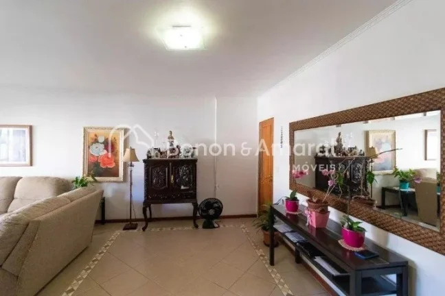 Imagem Aconchegante imóvel à venda com 3 quartos, sendo 1 suíte, e 2 banheiros.
Ideal para quem busca co...