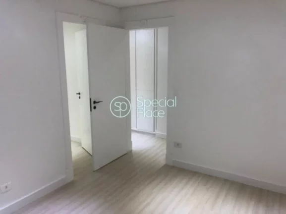 Imagem Apartamento charmoso, muito claro e arejado. Sala espaçosa com terraço e lareira; escritório e sa...