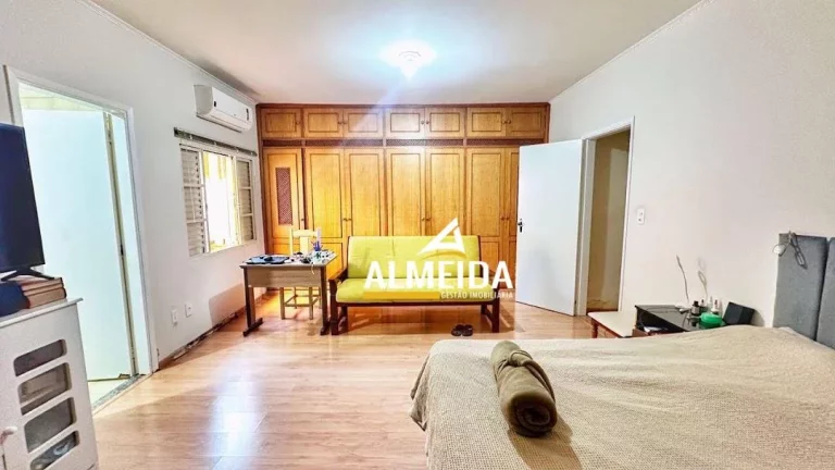 Imagem Casa com 3 dormitórios à venda, 180 m² por R$ 450.000,00 - Centro - Santa Gertrudes/SP
