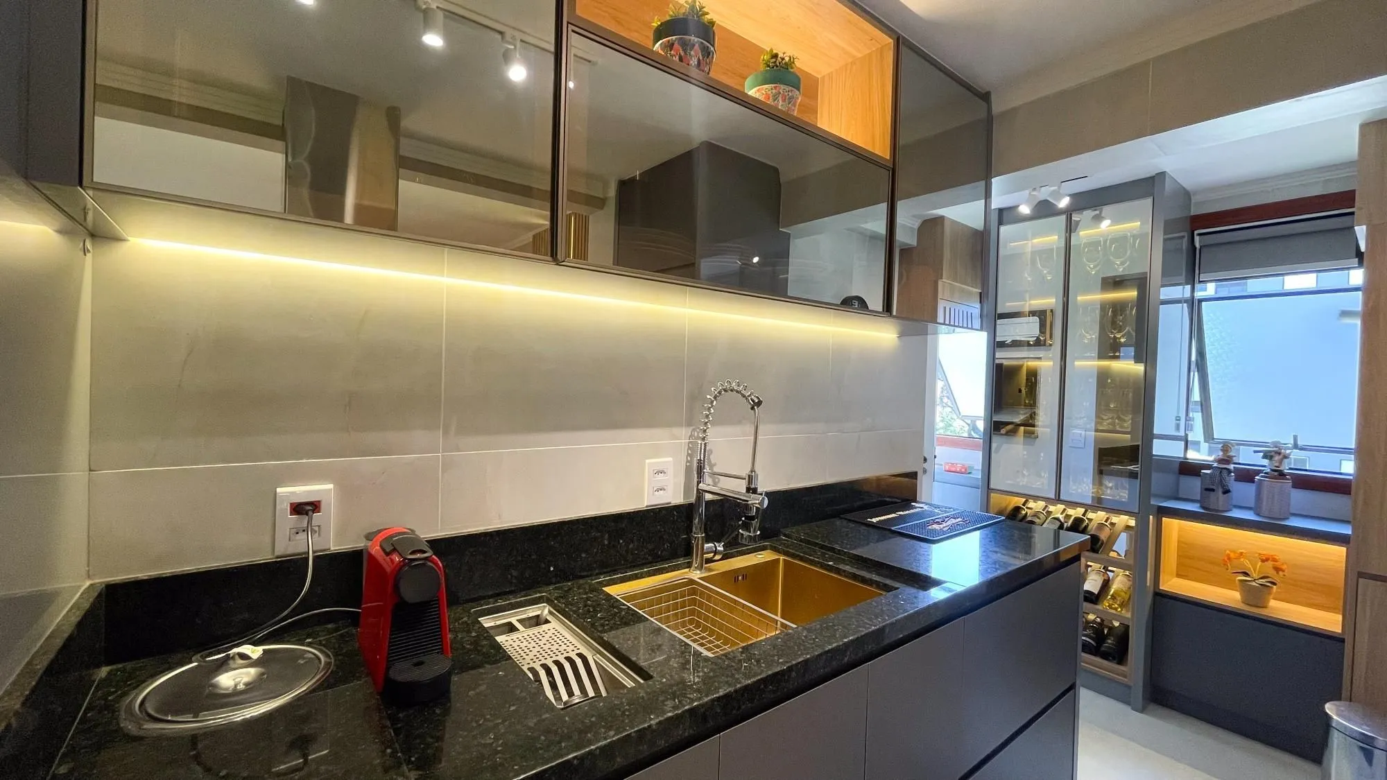 Imagem Vende-se apartamento com 3 quartos (1 suíte), 100m² e 1 vaga - Jardim Europa