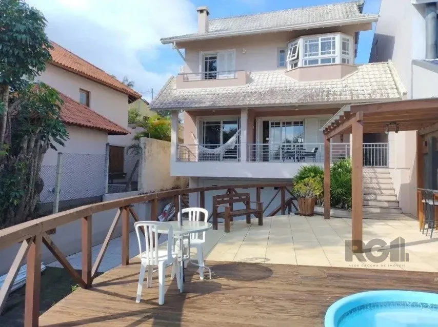 Imagem Casa de 307m² - 3 dormitórios, piscina, 4 vagas no bairro Espírito Santo