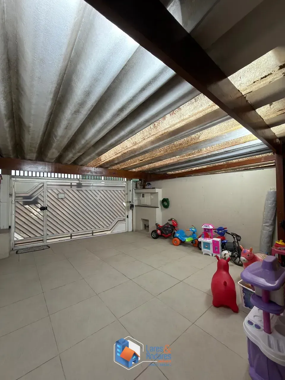 Imagem Sobrado para venda em Vila Nivi com 3 quartos, sendo 1 suíte, 100m²