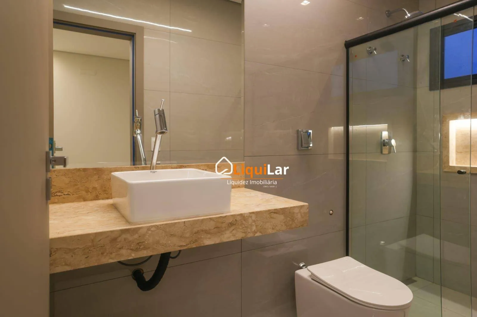 Imagem Casa Térrea de Alto Padrão na TV Morena com 3 Suítes, Piscina Aquecida e Pé-Direito Duplo