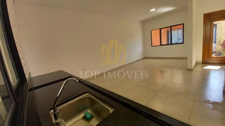 Imagem Maravilhosa casa três dormitorios nova no Jardim Amalia