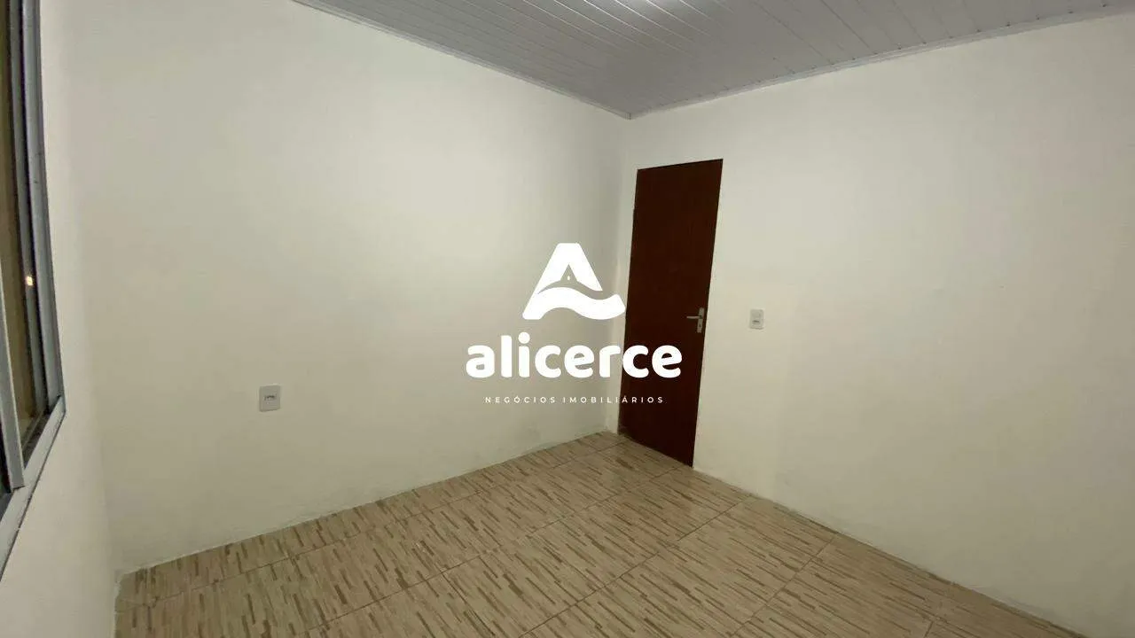 Imagem Imóvel de esquina para investimento com alta rentabilidade - Bairro Serraria, São José/SC
