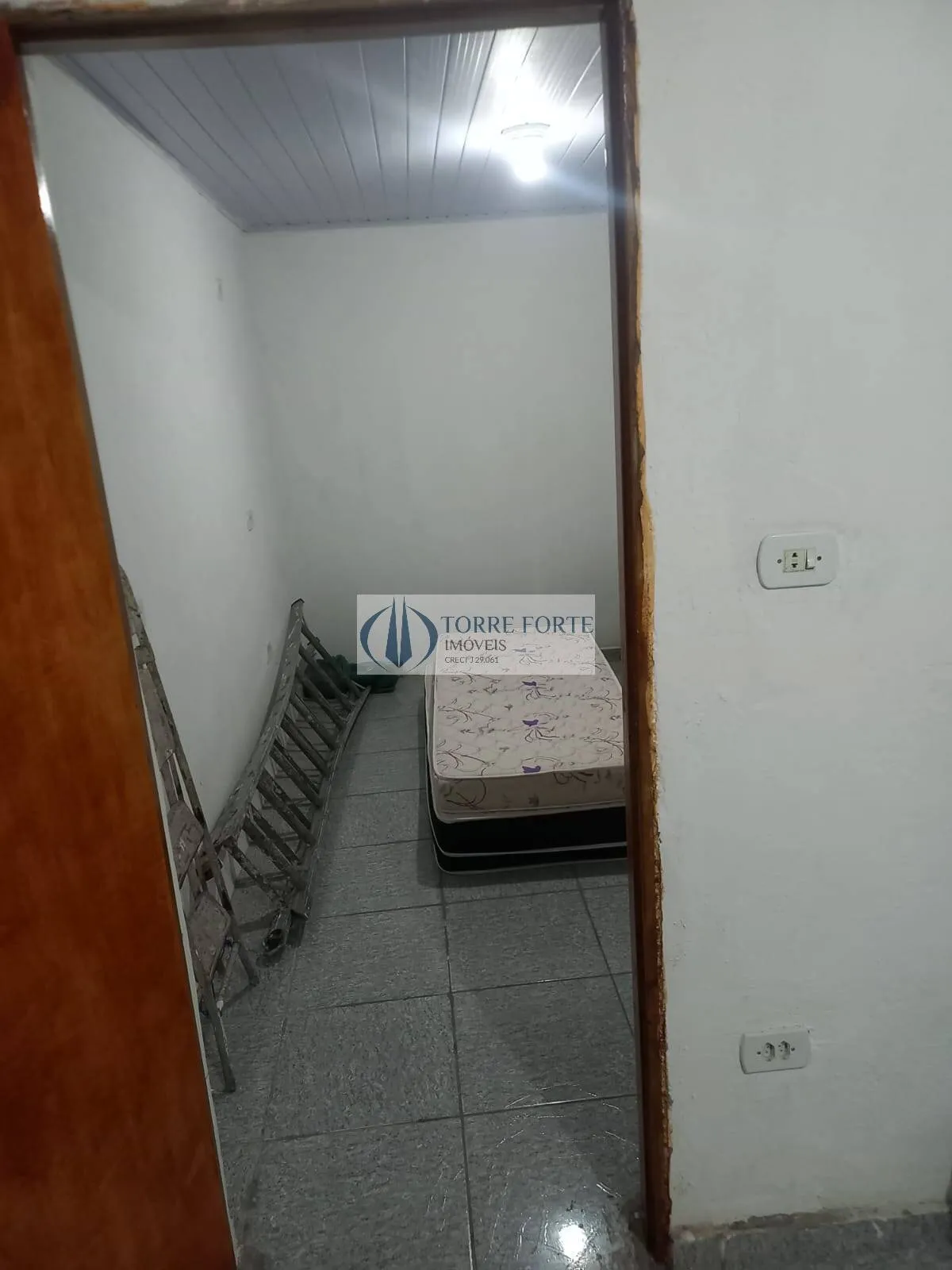 Imagem Sobrados com 8 dormitorios 4 suites 2 vagas cobertas na Penha.
