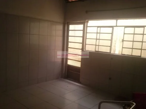 Imagem Casa COMERCIAL a 2 minutos do Centro de Boituva.