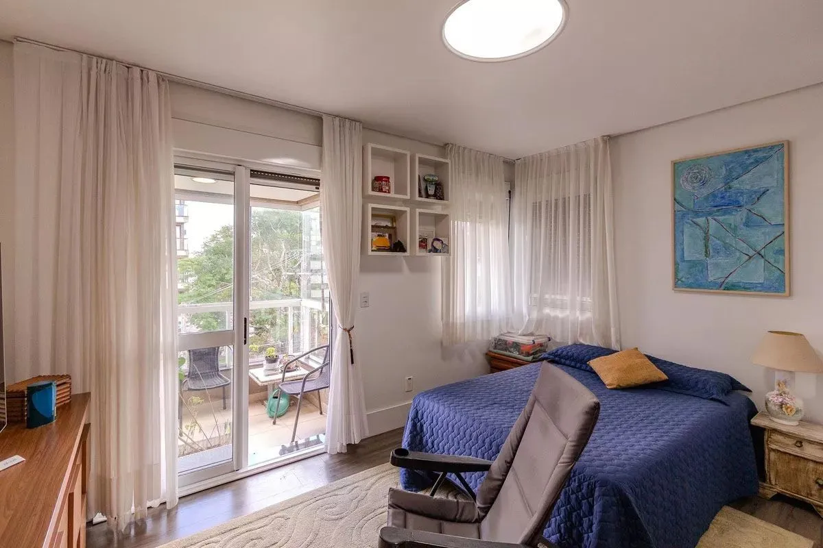 Imagem Apartamento com 3 dormitórios, 2 vagas e 231.61m² - Bairro Menino Deus