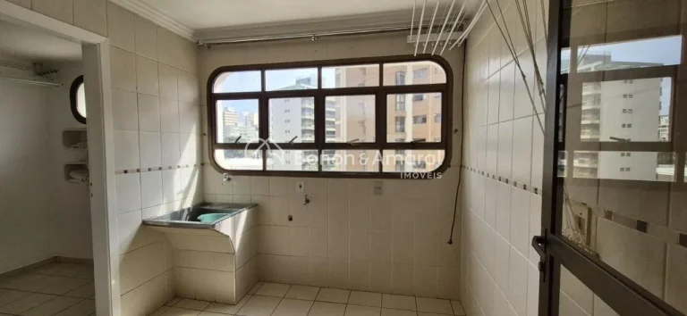 Imagem Apartamento à venda no Edifício Biarritz, com vista encantadora para o sol nascente acima das copa...