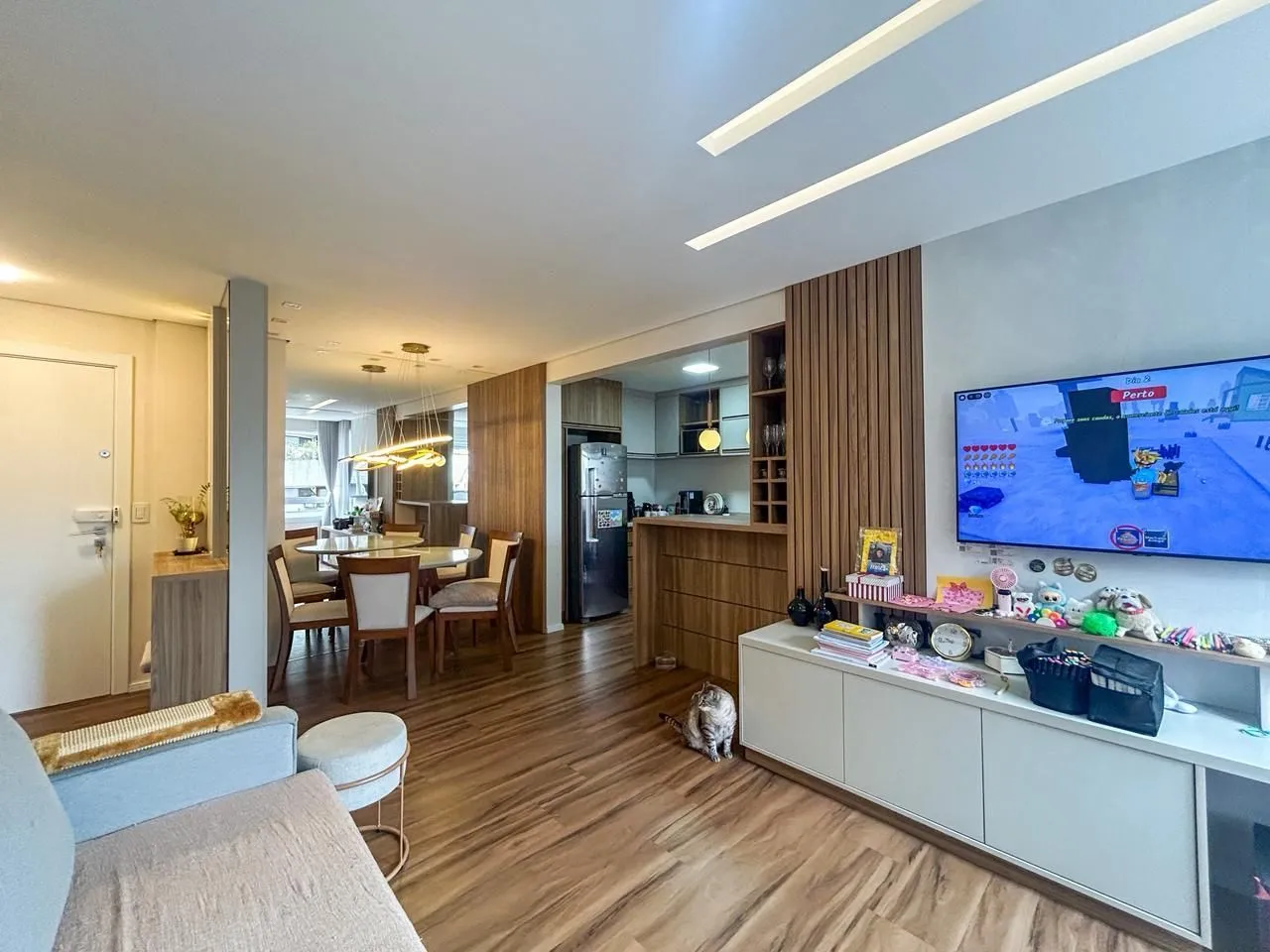 Imagem Impecável apartamento 03 dormitórios, 01 suíte - 87m² privativos, condomínio completa infra no Bairro Santa Tereza - Vaga dupla coberta.
