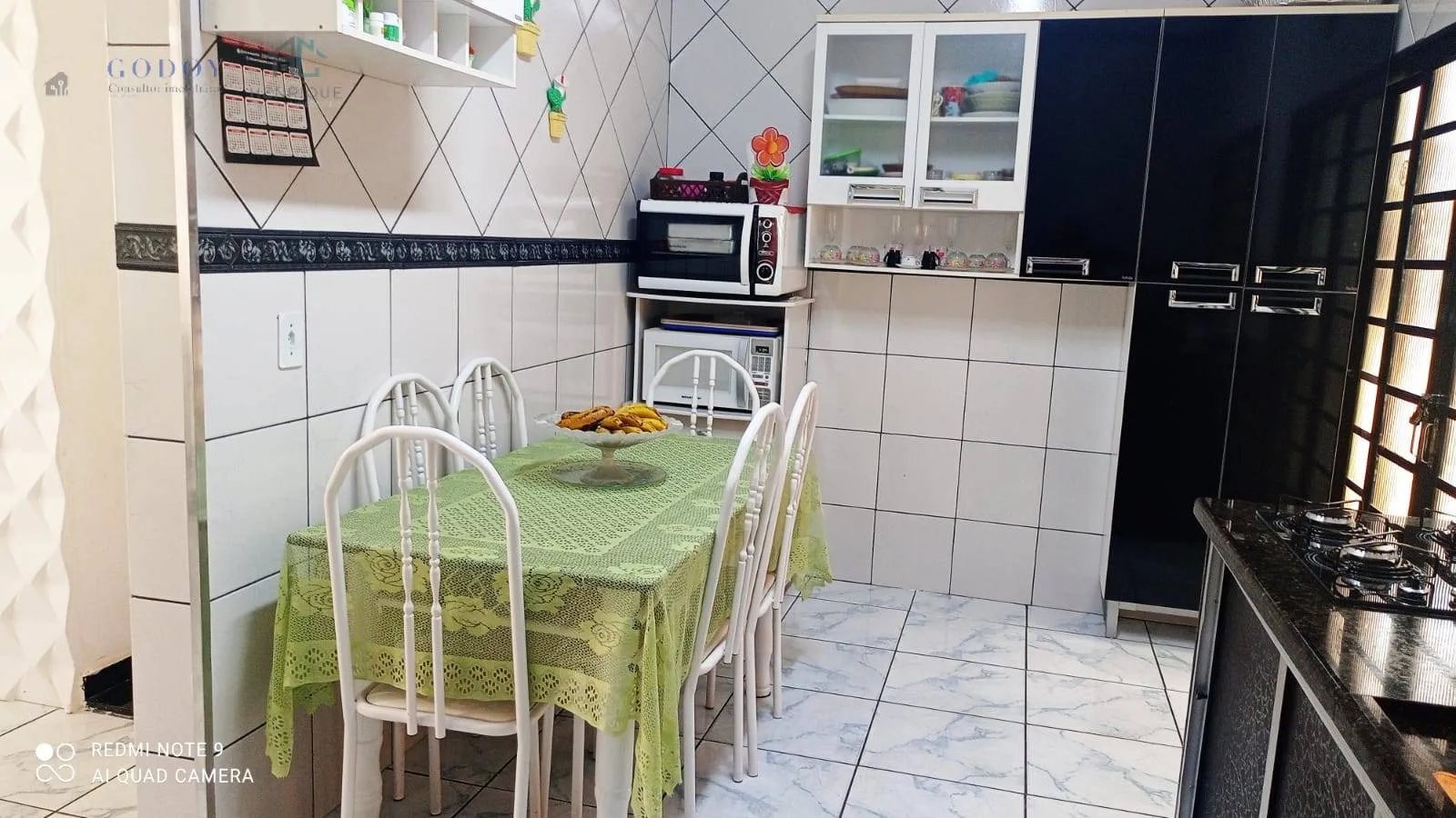 Imagem Linda Casa com Suíte, Escritório e Garagem Coberta em Ótima Localização