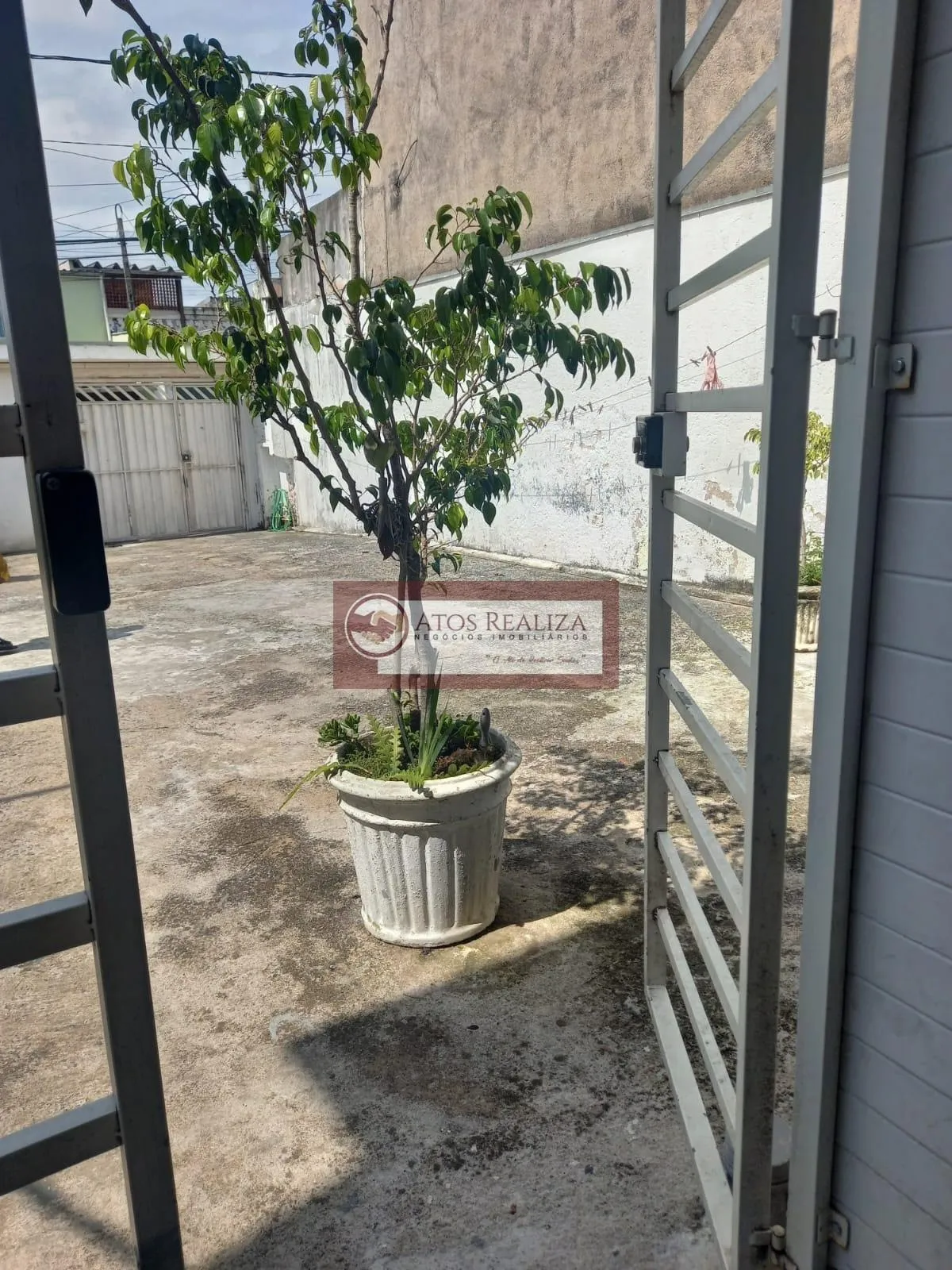 Imagem Sobrado à Venda no Parque Alto do Rio Bonito, SP - 4 Dorms, 680mil