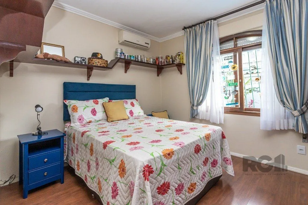 Imagem Casa no bairro Vila Ipiranga de 3 dormitórios e 3 vagas