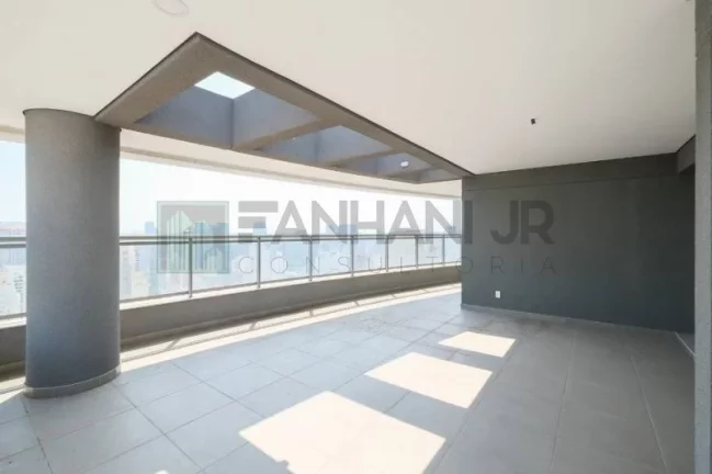 Imagem More no bairro mais valorizado de São Paulo, Vila Nova Conceição, em uma cobertura duplex que é uma verdadeira obra de arte. Com 4 quartos e 5 banheir