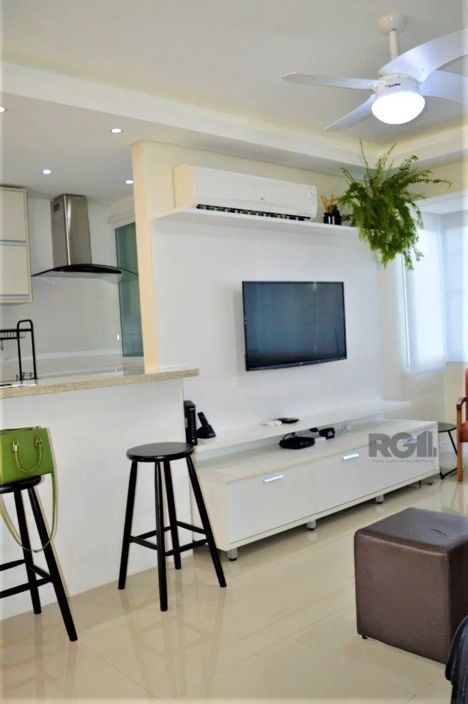 Imagem Excelente apartamento 2 dorm. sendo 1 suite, com terraço, churrasqueira, semimobiliado - 1 vaga dupla - Bairro Cidade Baixa