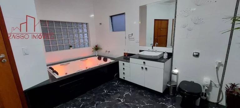 Imagem Belíssima casa a 800m do centro de Embu-Guaçu.