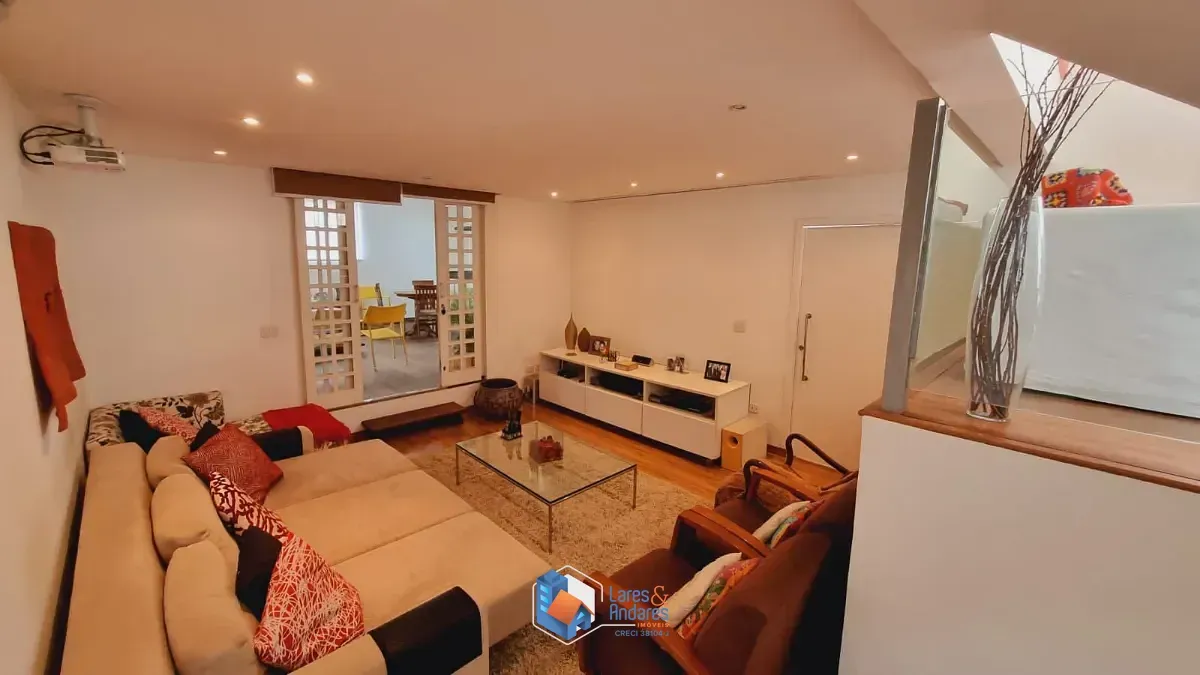 Imagem Casa para venda em Vila Suzana com 4 quartos, sendo 2 suítes, 340m²