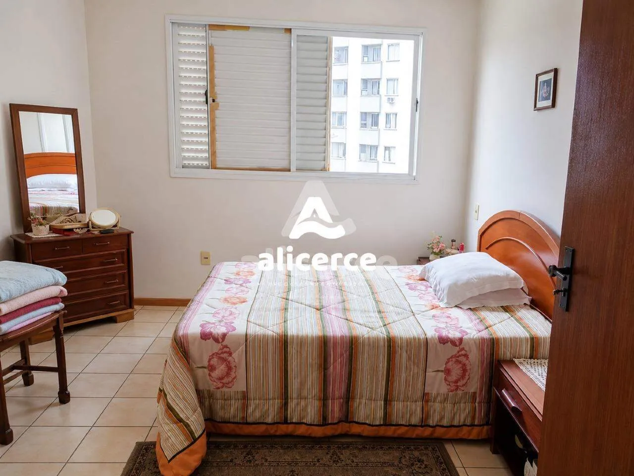 Imagem Apartamento com 3 Quartos, sendo 01 Suíte e 123m² à Venda em Capoeiras, Florianópolis