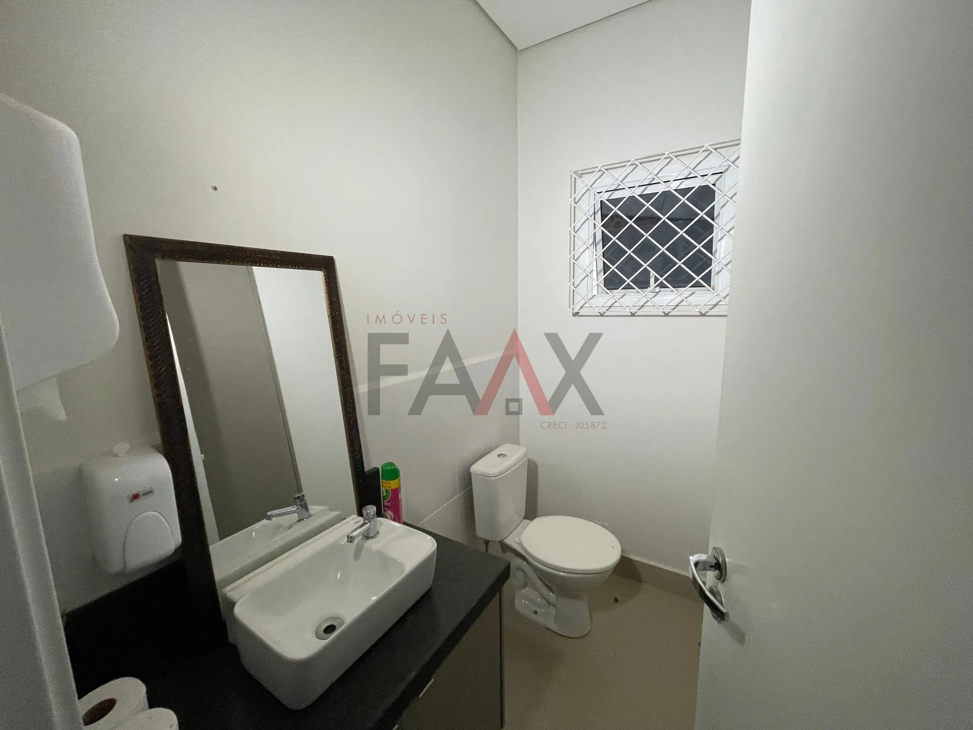 Imagem Sala Comercial Ampla no Térreo  Cidade dos Lagos.