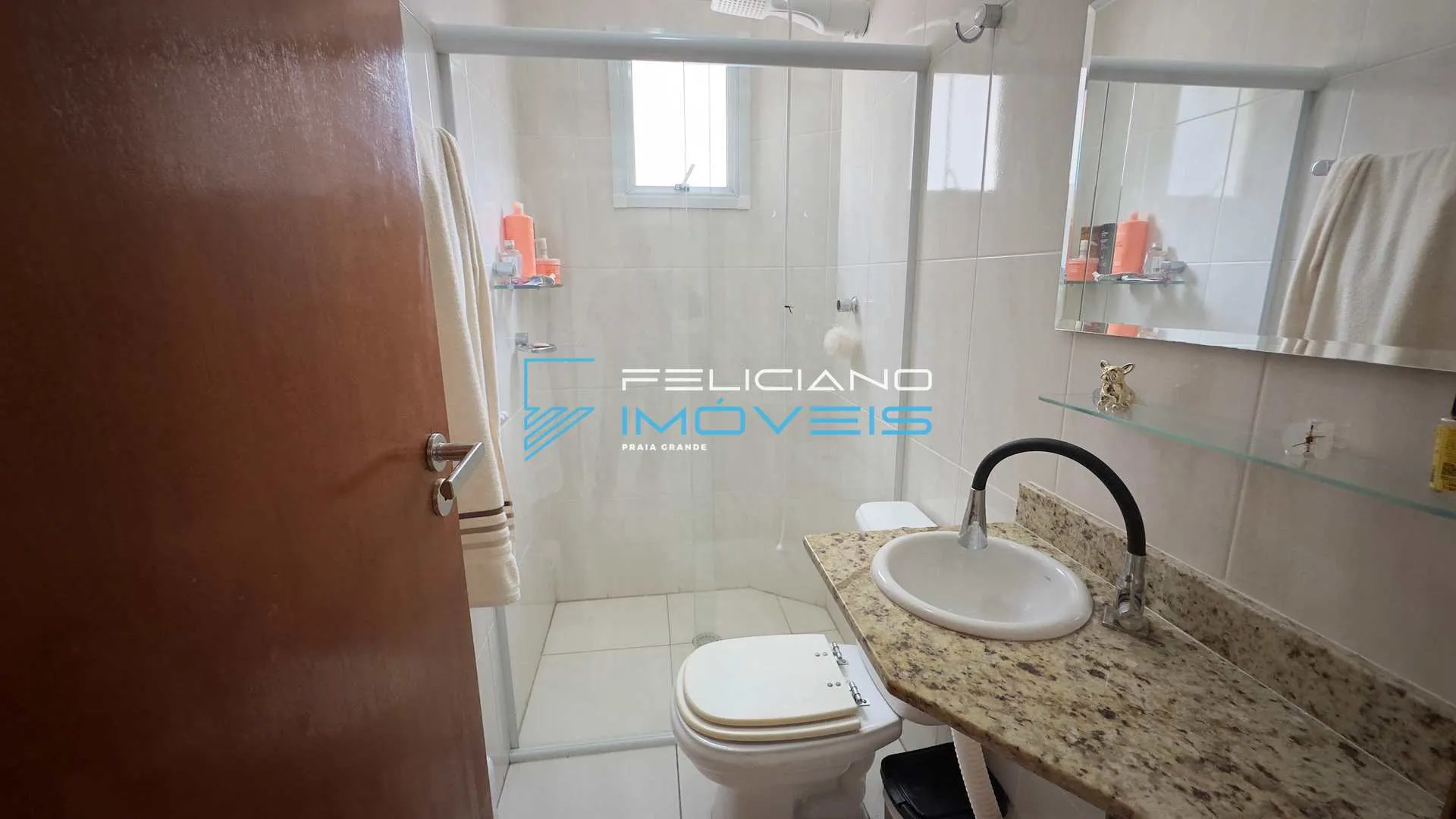 Imagem Apartamento na Ocian com 2 dormitórios e área de lazer.