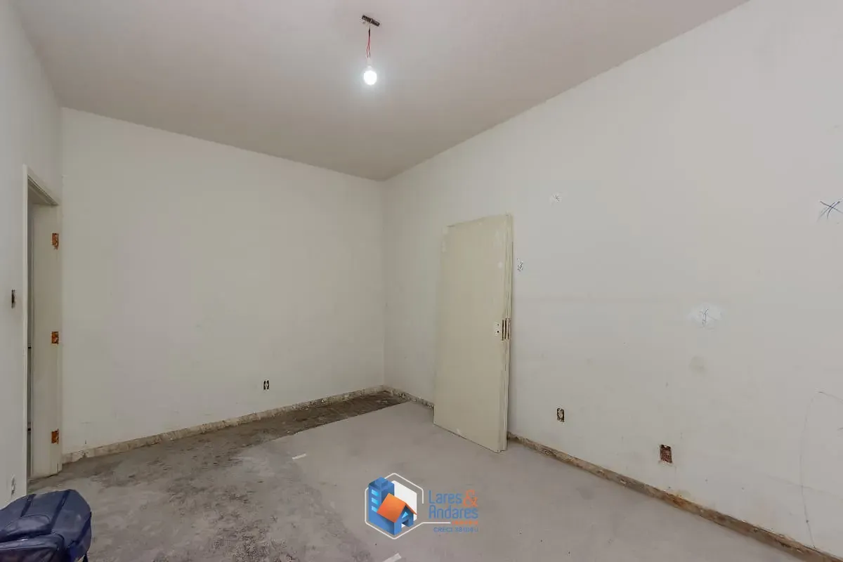 Imagem Sobrado para venda em Planalto Paulista com 3 quartos, sendo 1 suíte, 288m²