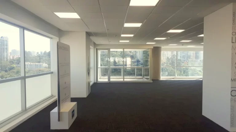 Imagem Conjunto comercial com 1180m² na Chácara Santo Antônio.