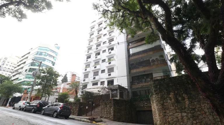 Imagem Apartamento à venda em São Paulo, Campo Belo, com 3 quartos, 200m2