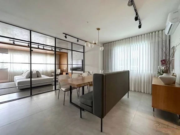 Imagem Apartamento amplo junto a Beira Mar Florianópolis, reformado, mobiliado e decorado com 4 quartos se...