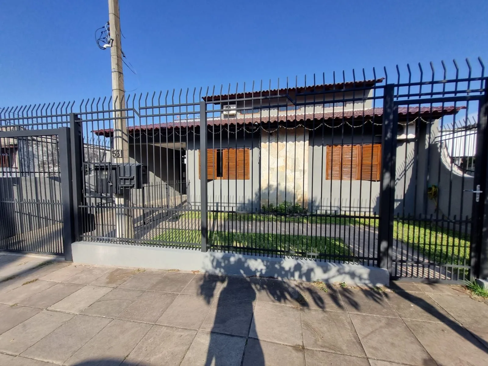 Imagem Casa para Venda - 177m², 4 dormitórios, sendo 1 suites, 2 vagas - Partenon
