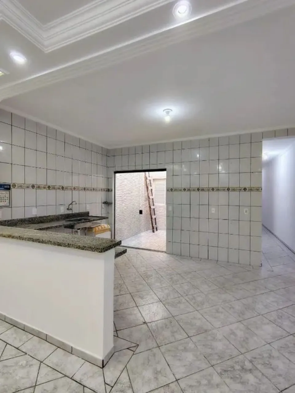 Imagem Casa Comercial à Venda em Sorocaba-SP, Jardim Pacaembu: 2 Quartos, 1 Sala, 2 Banheiros, 2 Vagas de Garagem!