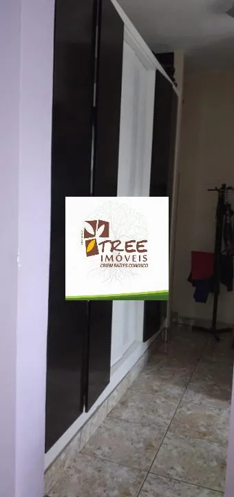 Imagem VENDA DE SOBRADO NO JARDIM RINCÃO, EM ARUJÁ/SP, 411m² com 2 suítes, ar-condicionado, sala 2 ambientes, piscina, churrasqueira e 2 vagas. CONSULTE-NOS.