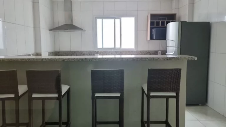 Imagem Este apartamento com 2 Dormitorios, oferece uma área de lazer completa, com piscina para adultos e crianças, garantindo diversão para toda a família, á venda na Imobiliaria Consulte Imoveis.