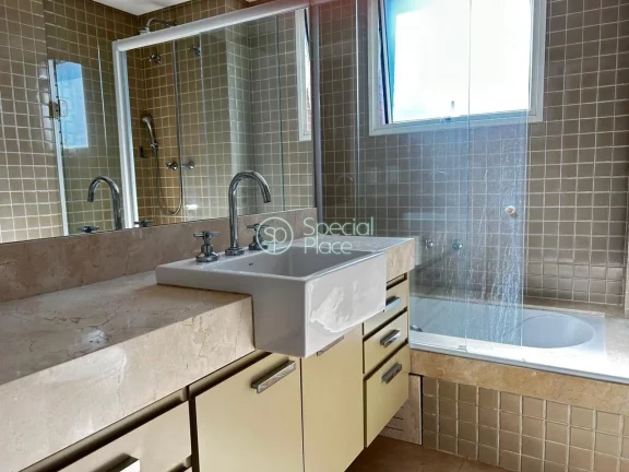 Imagem Excelente apartamento com 151m² no Itaim. Amplo living com varanda gourmet, sala de jantar e home t...