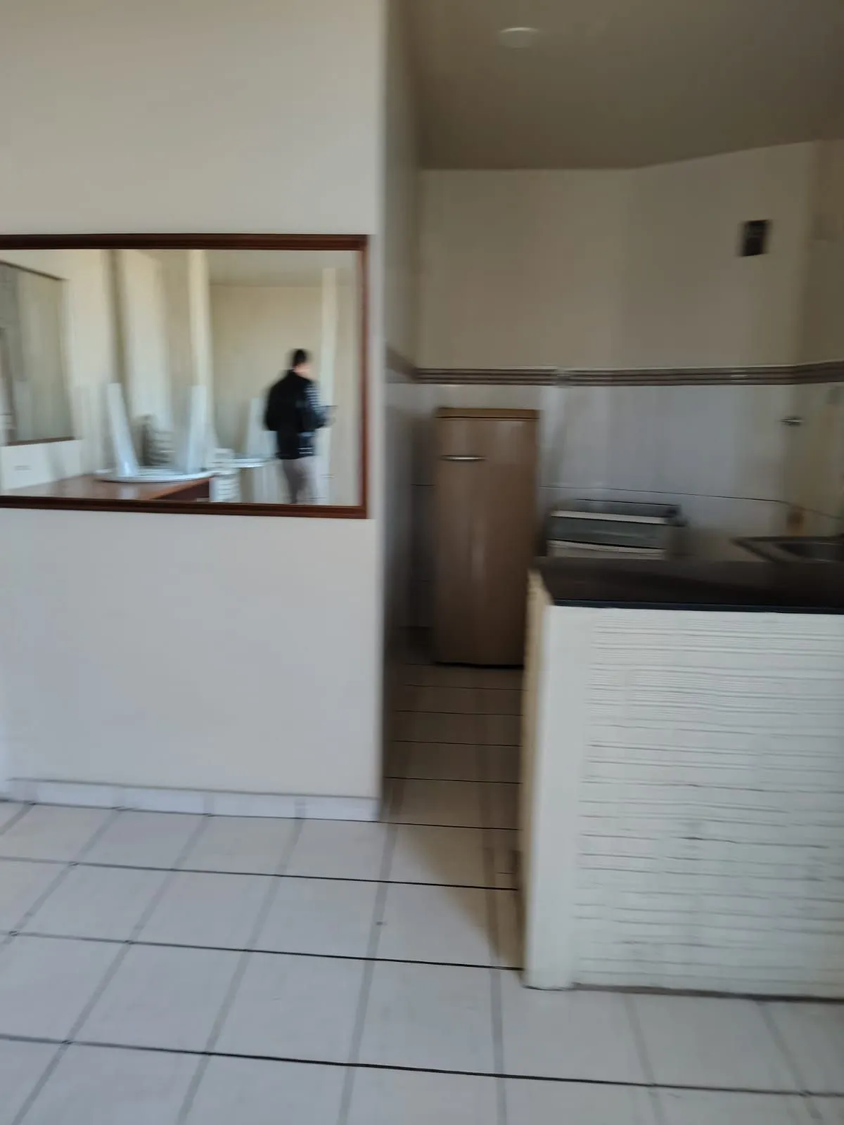 Imagem Apartamento Espaçoso no Centro Histórico com Móveis Sob Medida