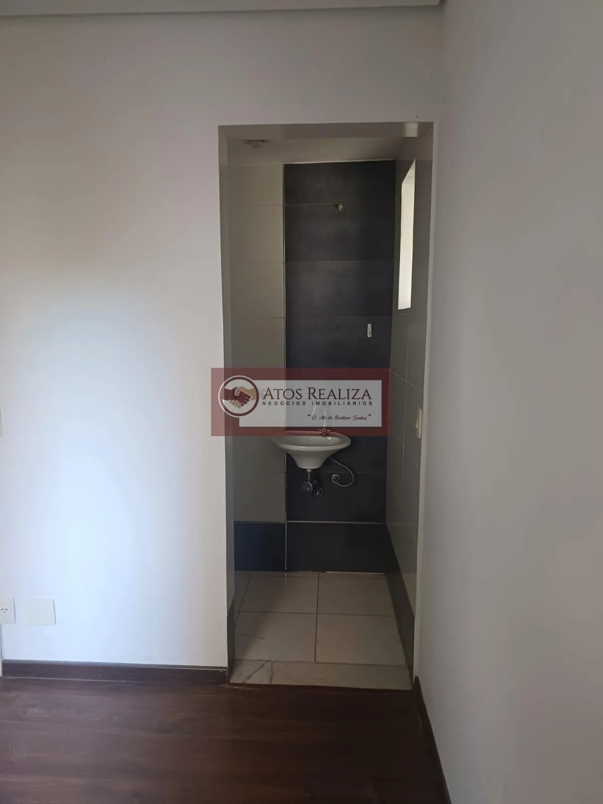 Imagem Alugo oportunidade, condomínio clube na região do Morumbi. Apartamento de 70m², com 3 dormitórios com Armários, sendo 1 Suíte, 2 banheiros, Cozinha americana com armários, 2 Vargas de garagem cobertas, mercadinho no condomínio, lazer completo por um valor