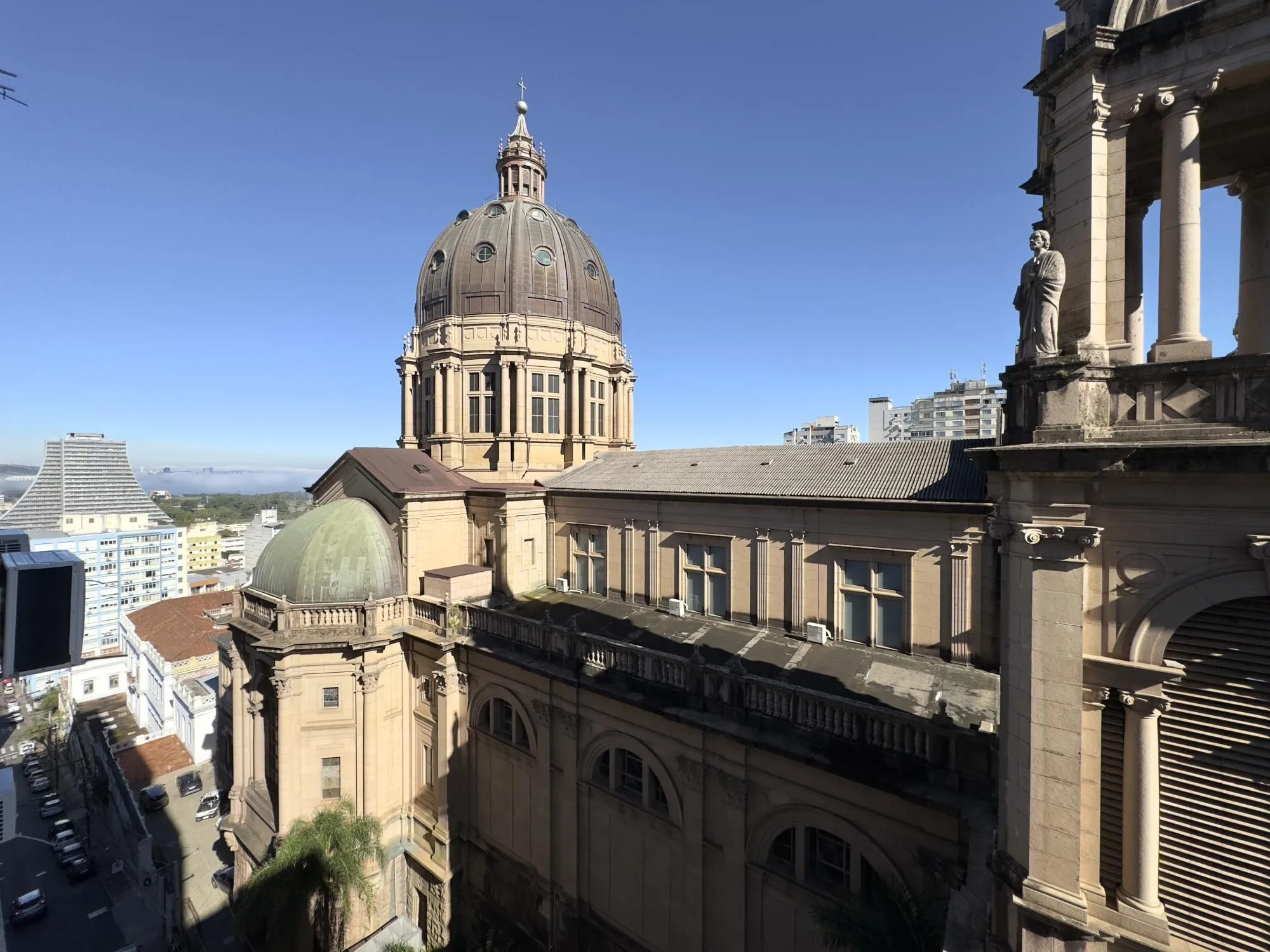 Imagem APARTAMENTO 3 DORMITÓRIOS COM LINDA VISTA DA CATEDRAL NO CENTRO HISTÓRICO