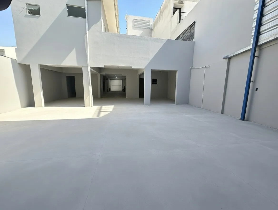 Imagem CASA RESIDENCIAL E COMERCIAL COM GALPÃO OTIMO PARA ESTACIONAMENTO, MORAR E TER SEU NEGOCIO NO MEMSO