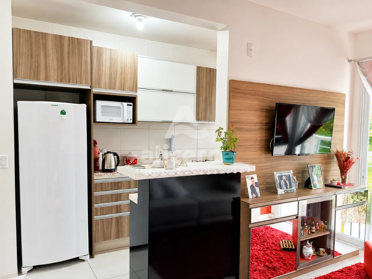 Imagem Apartamento com 2 dormitórios, suíte e churrasqueira na sacada em Areias - São José/SC