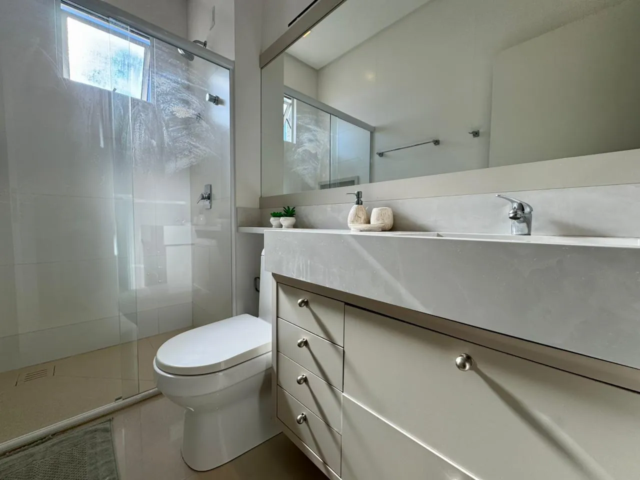 Imagem Apartamento com vista para o mar à venda com 240m2 por R$ 8.000.000,00