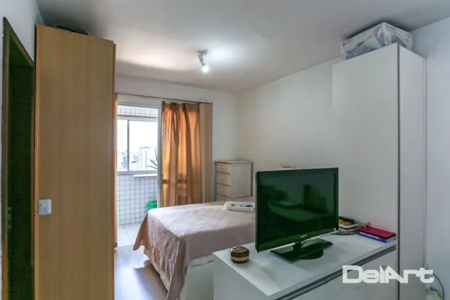 Imagem Stúdio residencial c/ sacada - 01 quadra do Shopping Curitiba - andar alto - 35,05m2 privativos - Semi-mobiliado - R$ 370.000,00.